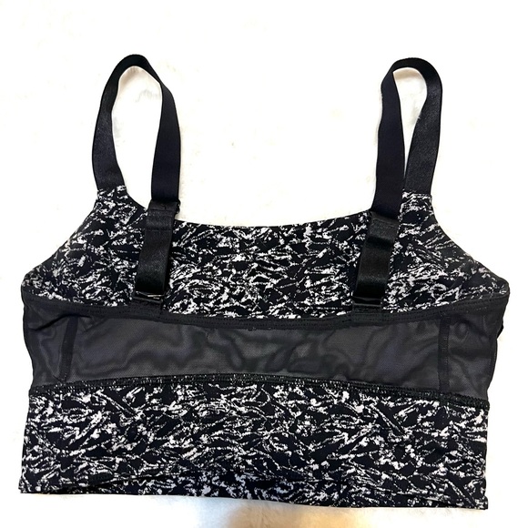 Lululemon 🍋 Both Ways Bra - Iced Wave white/black Size 6 - Picture 8 of 10